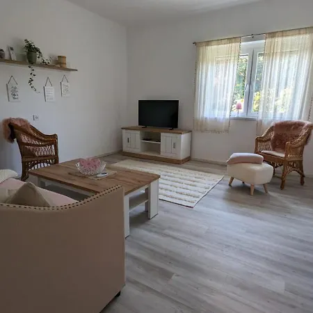 Rozsa Apartment